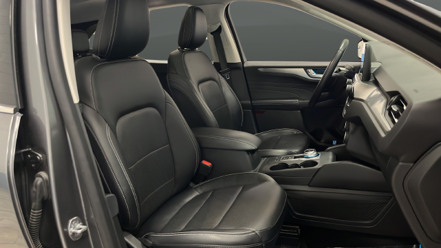 2022 Ford Escape Hybrid Titanium