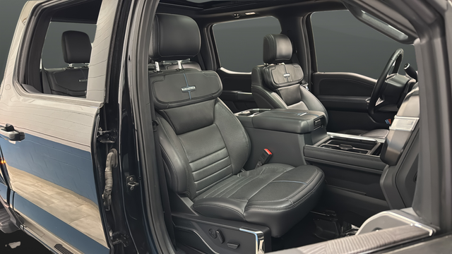 2025 Ford F-450SD Platinum DRW