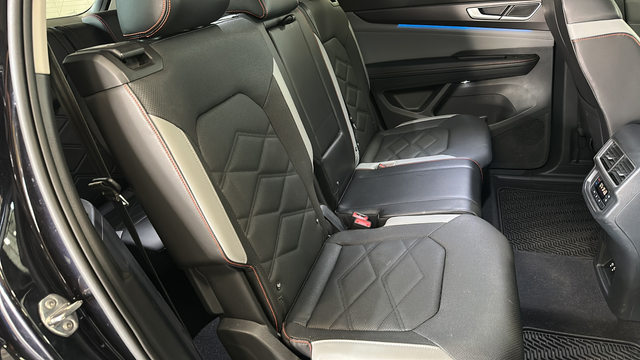 2024 Volkswagen Atlas 2.0T Peak Edition SE w/Technology