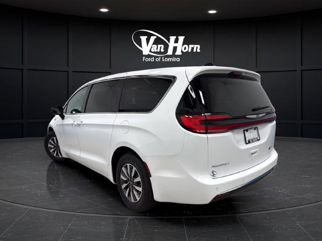 2024 Chrysler Pacifica Hybrid Select